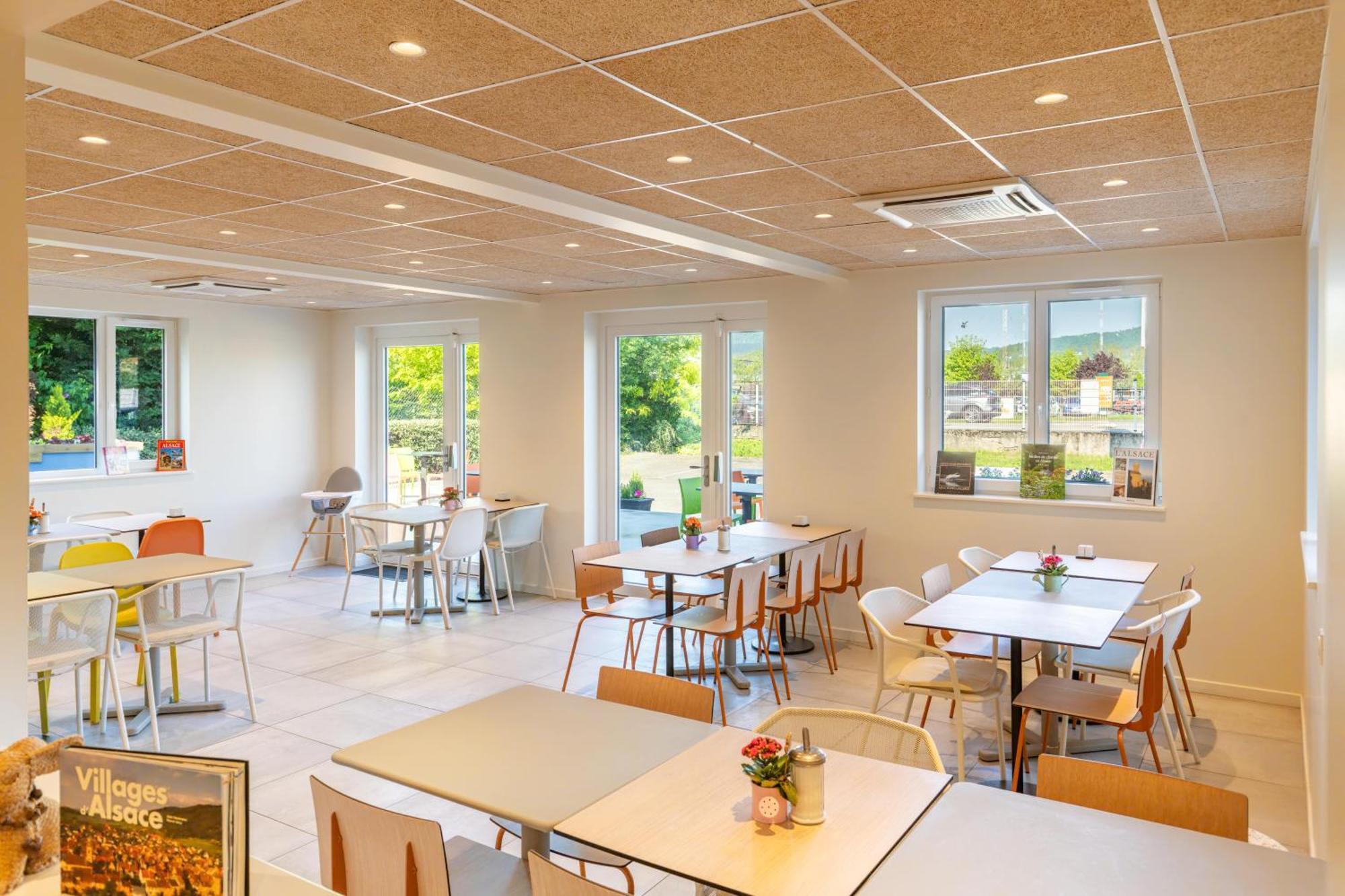 Ibis Budget 셀레스탓 외부 사진